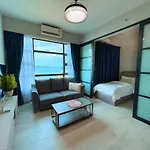 Oceanview Oasis Suite Jesselton Quay 海景优雅豪华公寓